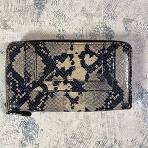 banana republic Snakeskin embossed leather Zip Around Wallet